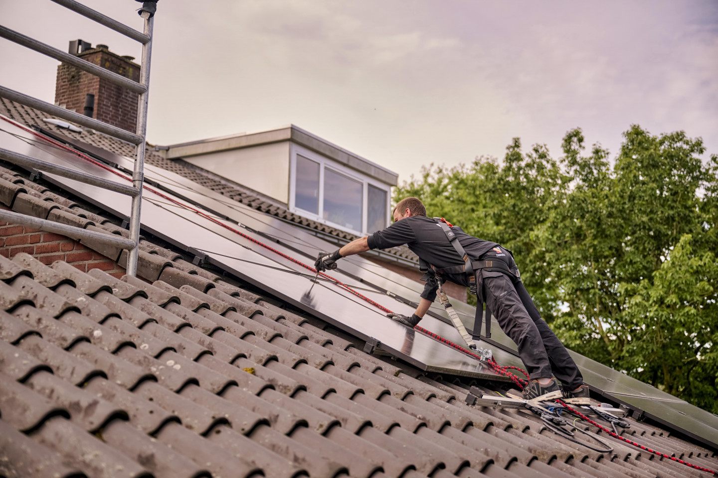 Zonnepanelen installatie schuindak 3